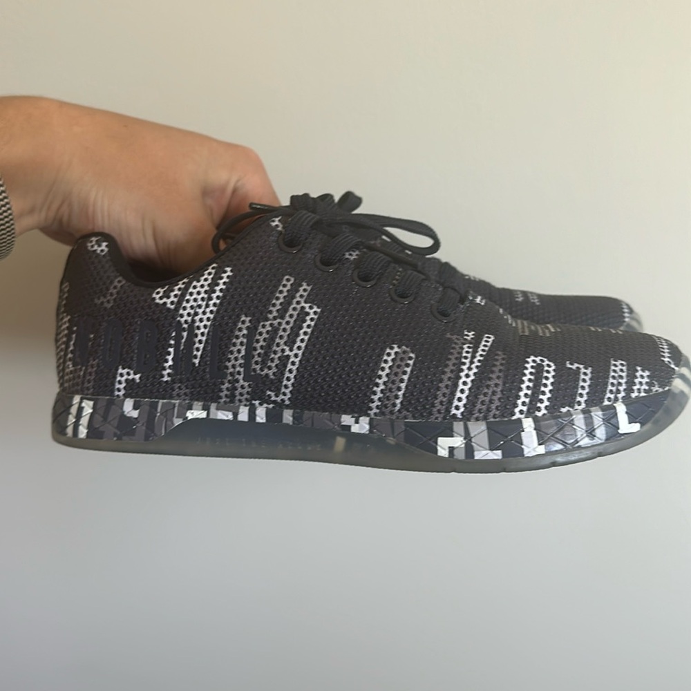 NOBULL Trainers BARELY USED - Mens Size 7, Womens Size 8.5